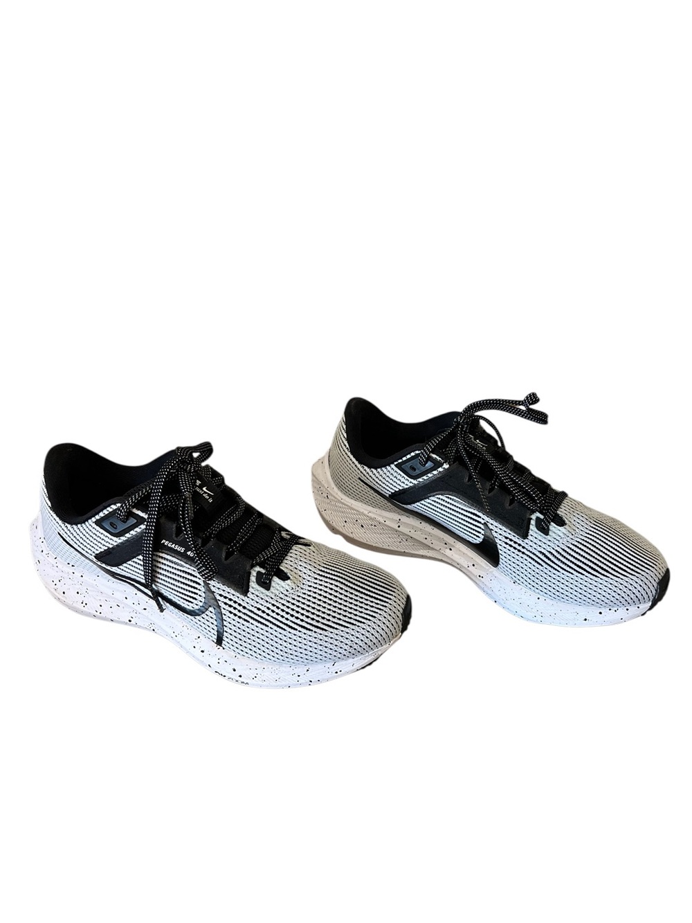 Nike women’s Air Zoom Pegasus 40 running sneakers white black size 7.5